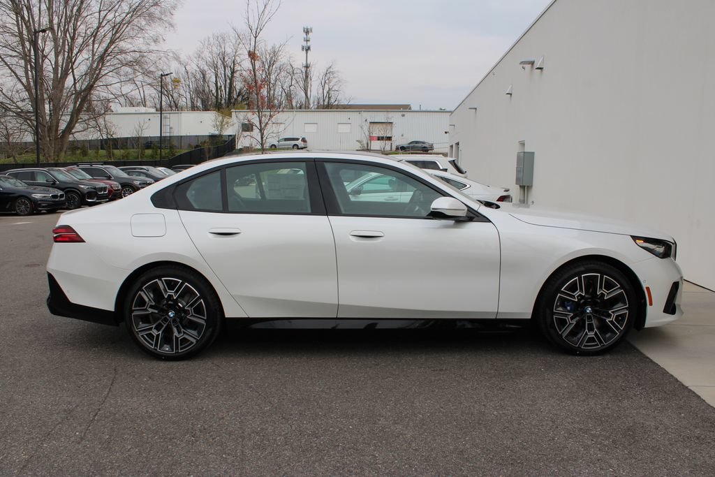 New 2026 BMW 550e xDrive AWD/4WD image 30