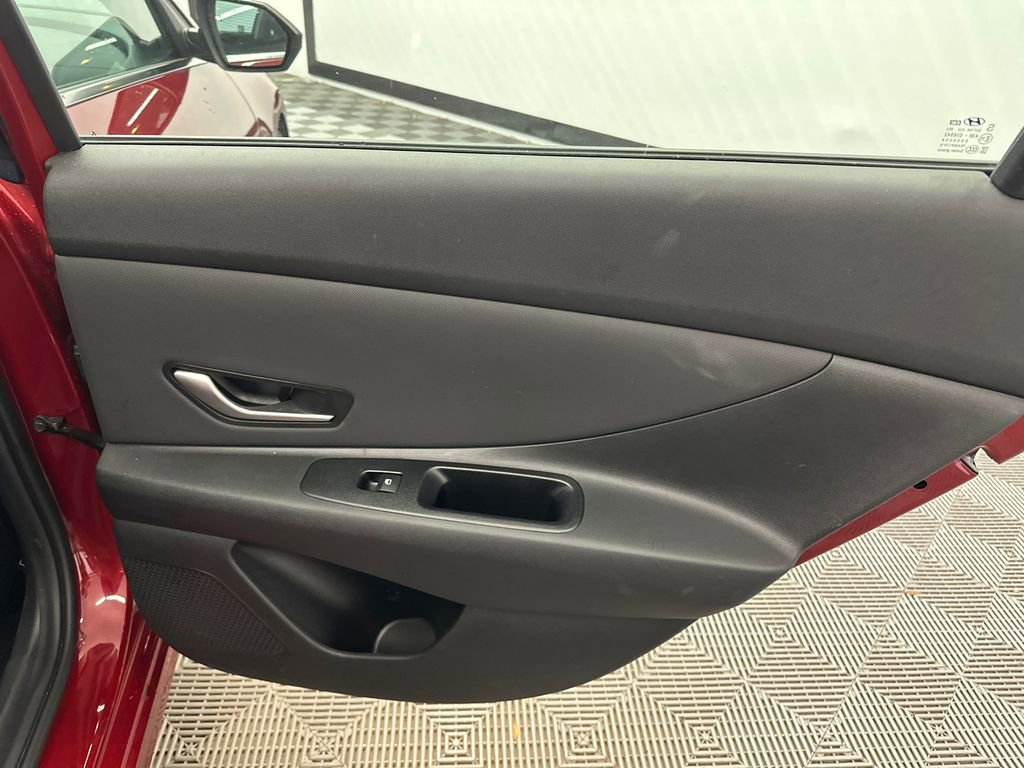 Used 2025 Hyundai Elantra SEL w/ Cargo Package FWD image 16