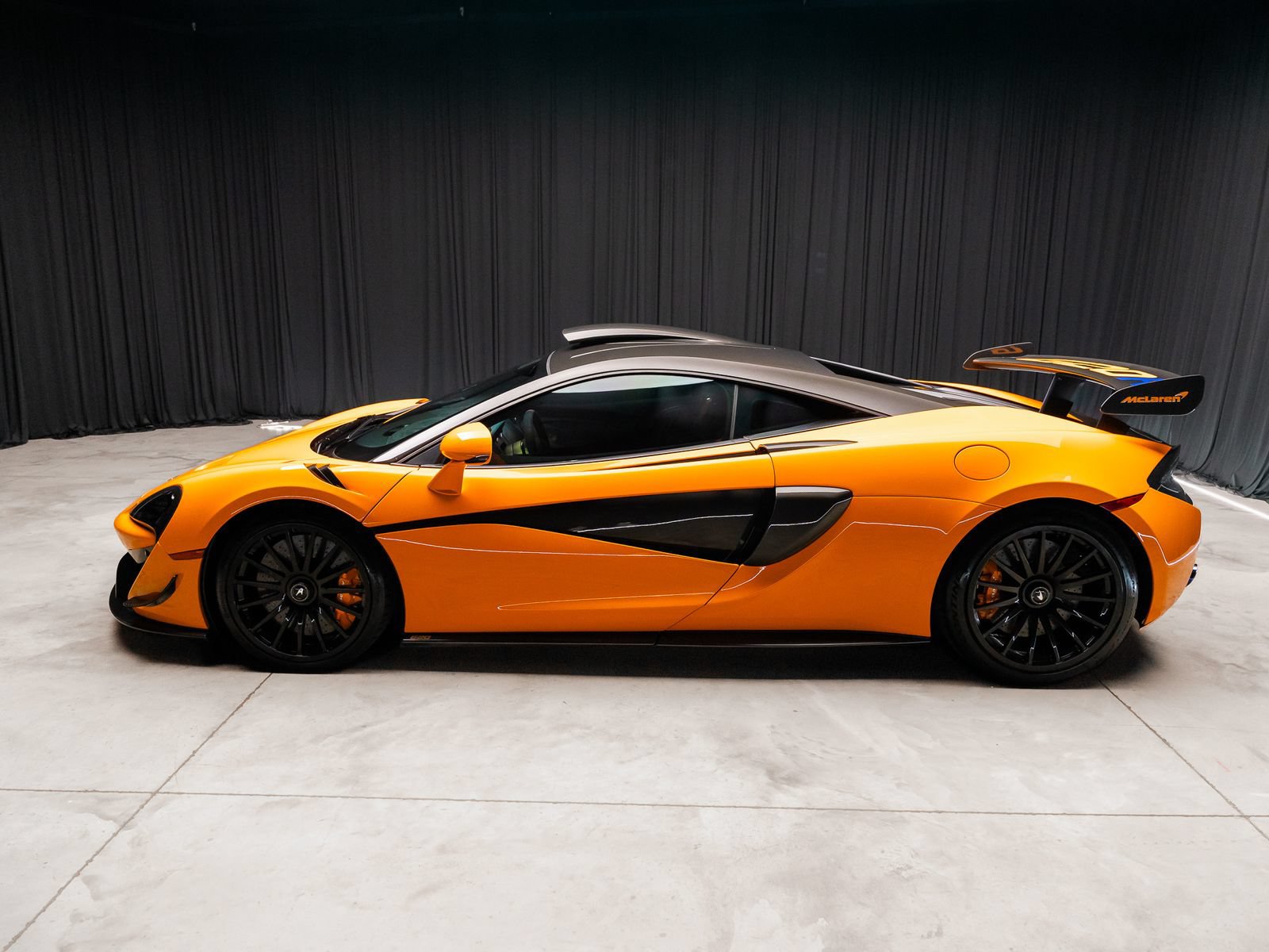 Used 2020 McLaren 620R RWD image 12
