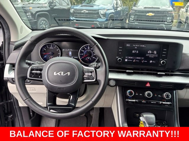 Used 2023 Kia Carnival LX FWD image 17