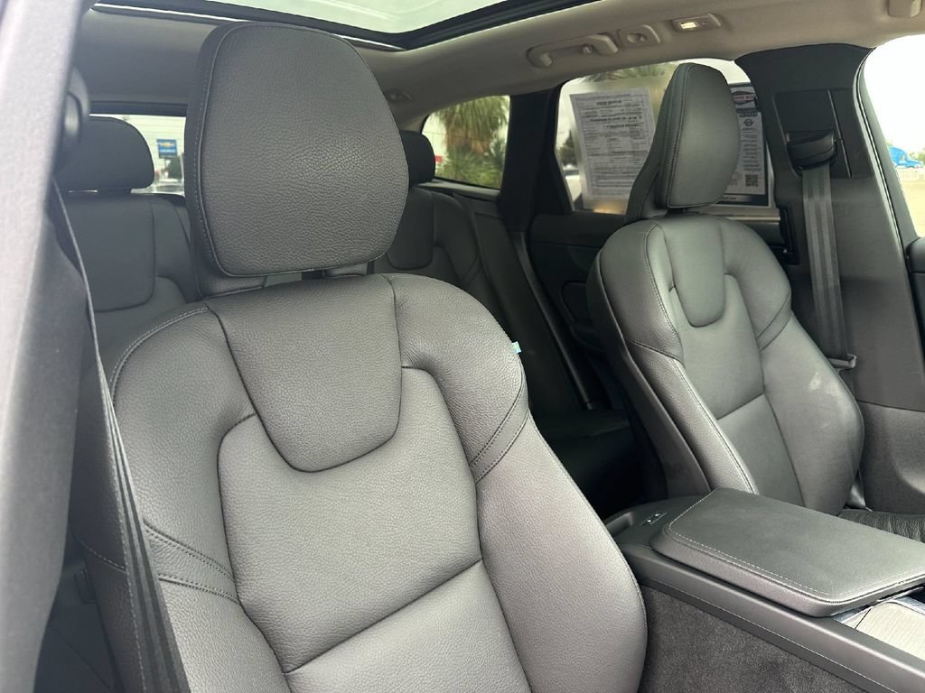 Used 2025 Volvo XC60 B5 Plus AWD/4WD image 26