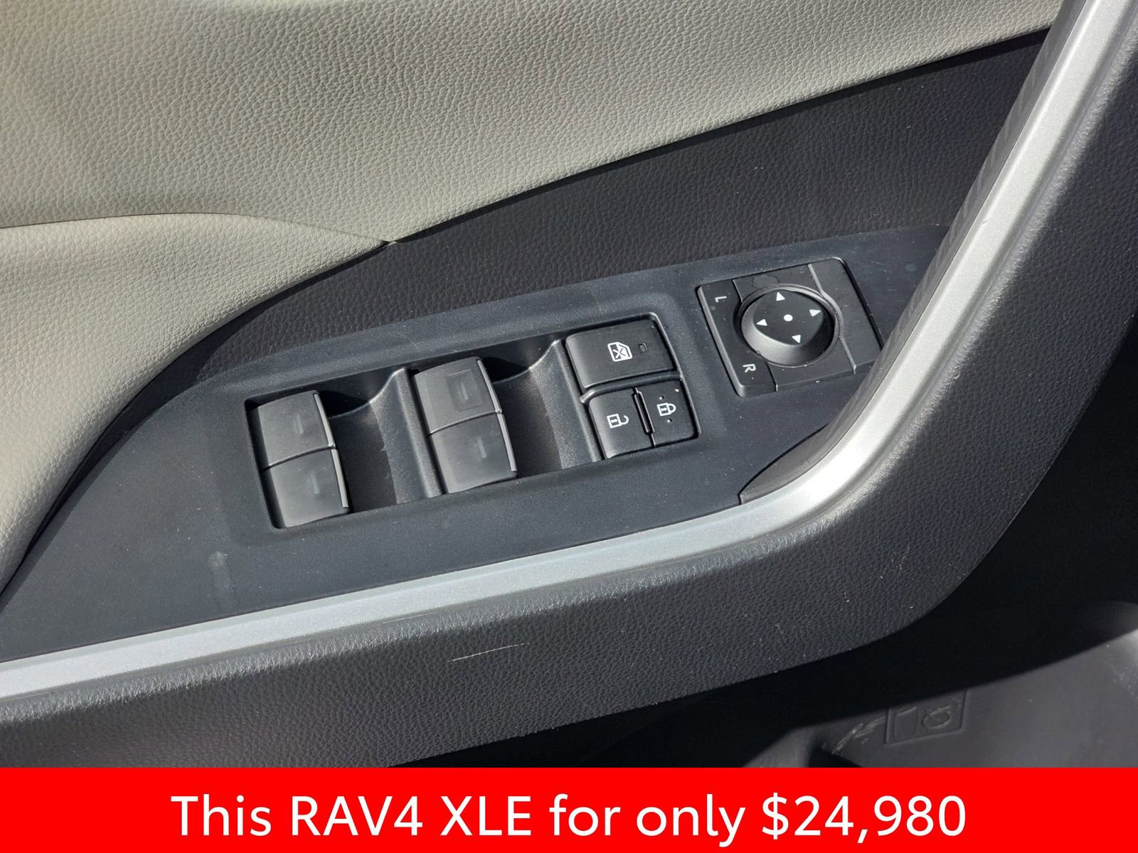 Used 2022 Toyota RAV4 XLE image 34