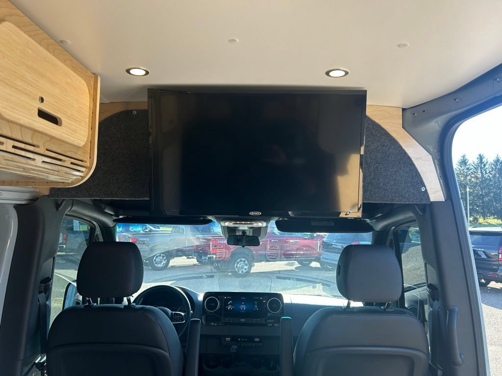 Used 2024 Mercedes-Benz Sprinter 2500 image 17