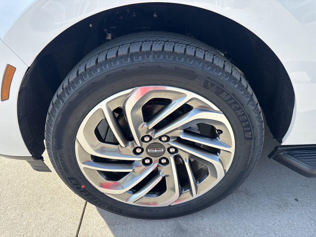 New 2026 Lincoln Navigator L Premier image 5