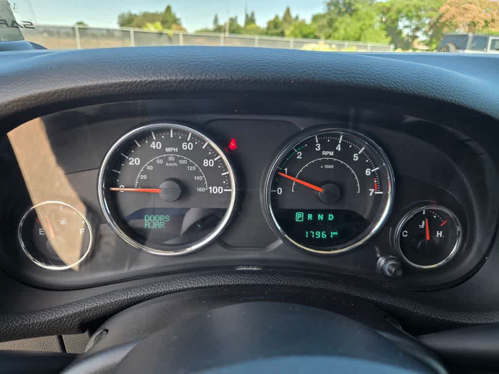 Used 2018 Jeep Wrangler Unlimited Sahara w/ Connectivity Group AWD/4WD image 16