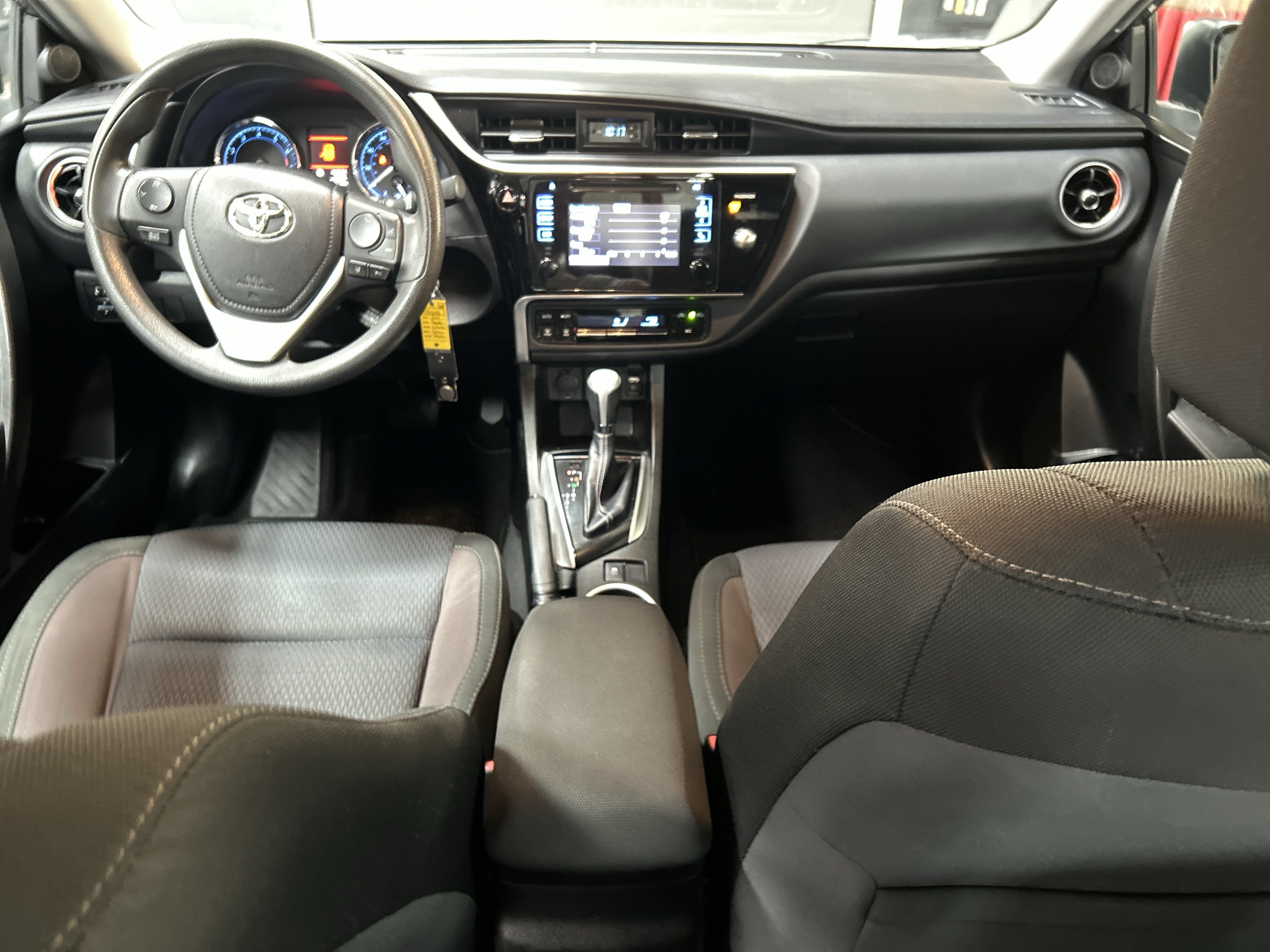 Used 2017 Toyota Corolla LE FWD image 27
