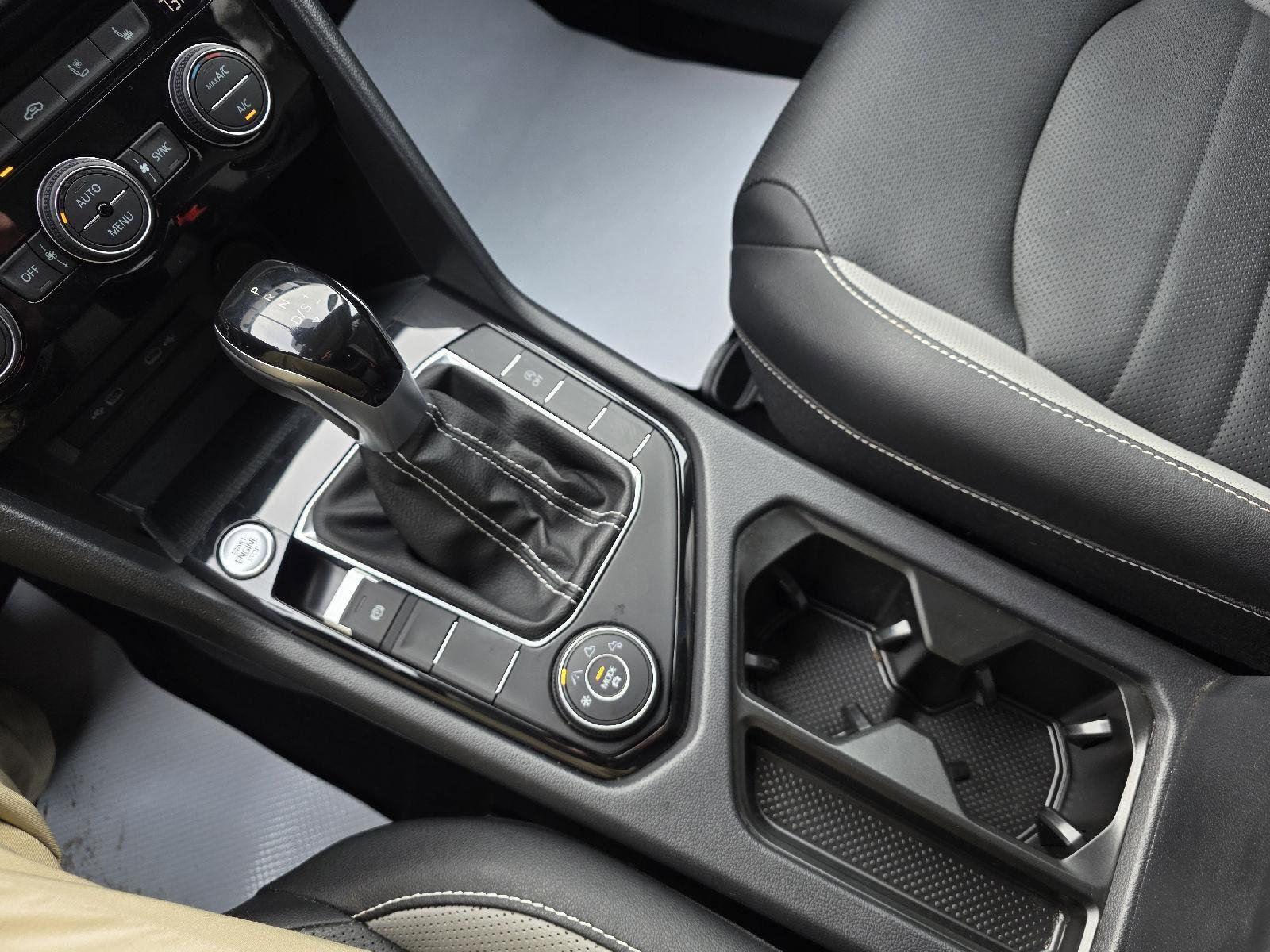 Used 2022 Volkswagen Taos SEL image 18