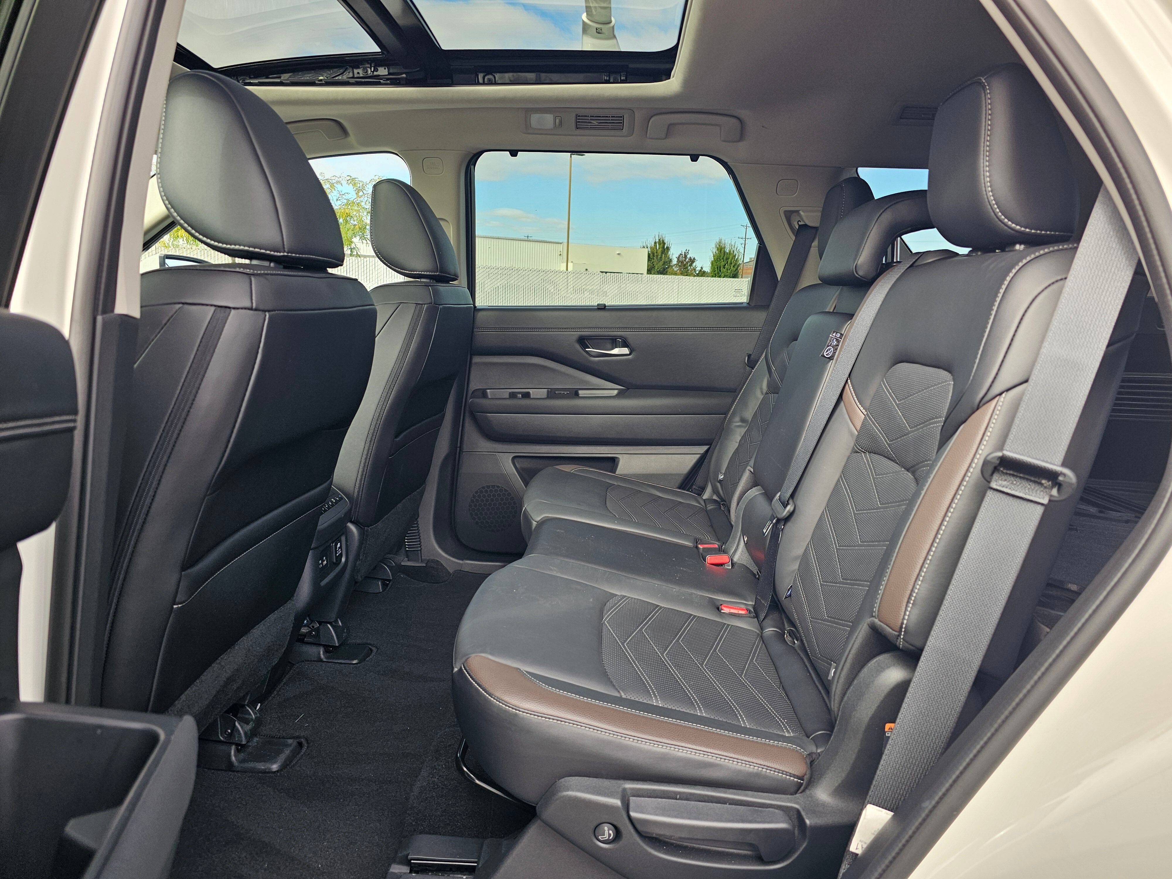 Used 2024 Nissan Pathfinder Platinum w/ Cargo Package image 13