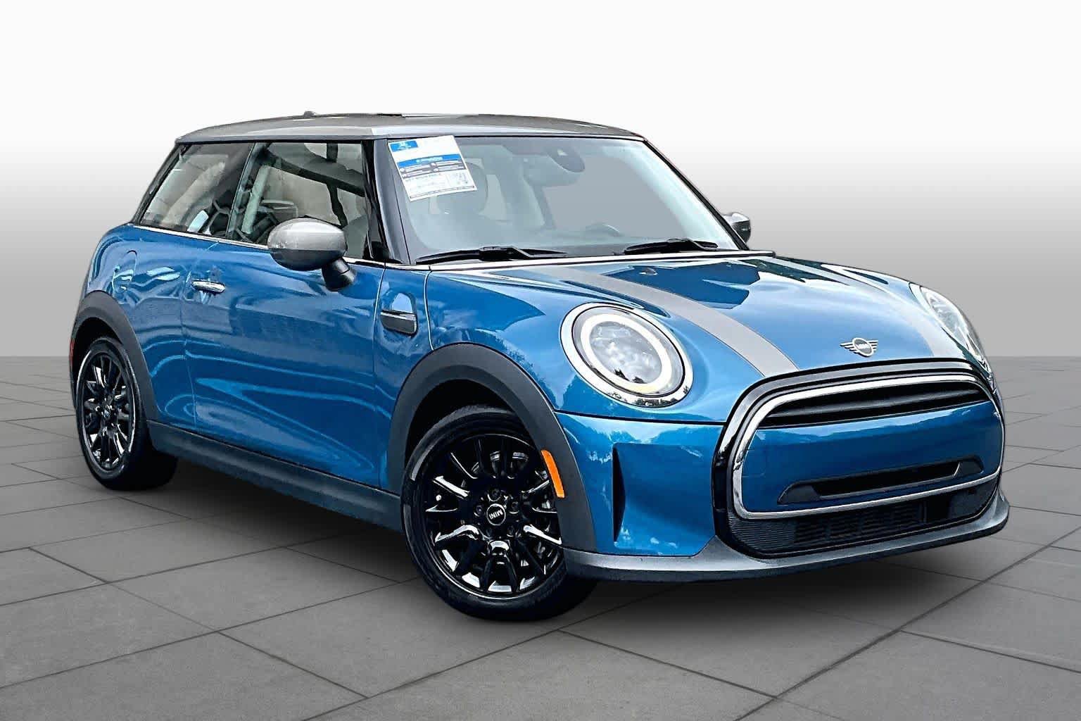 Used 2022 MINI Cooper 2-Door Hardtop FWD image 3