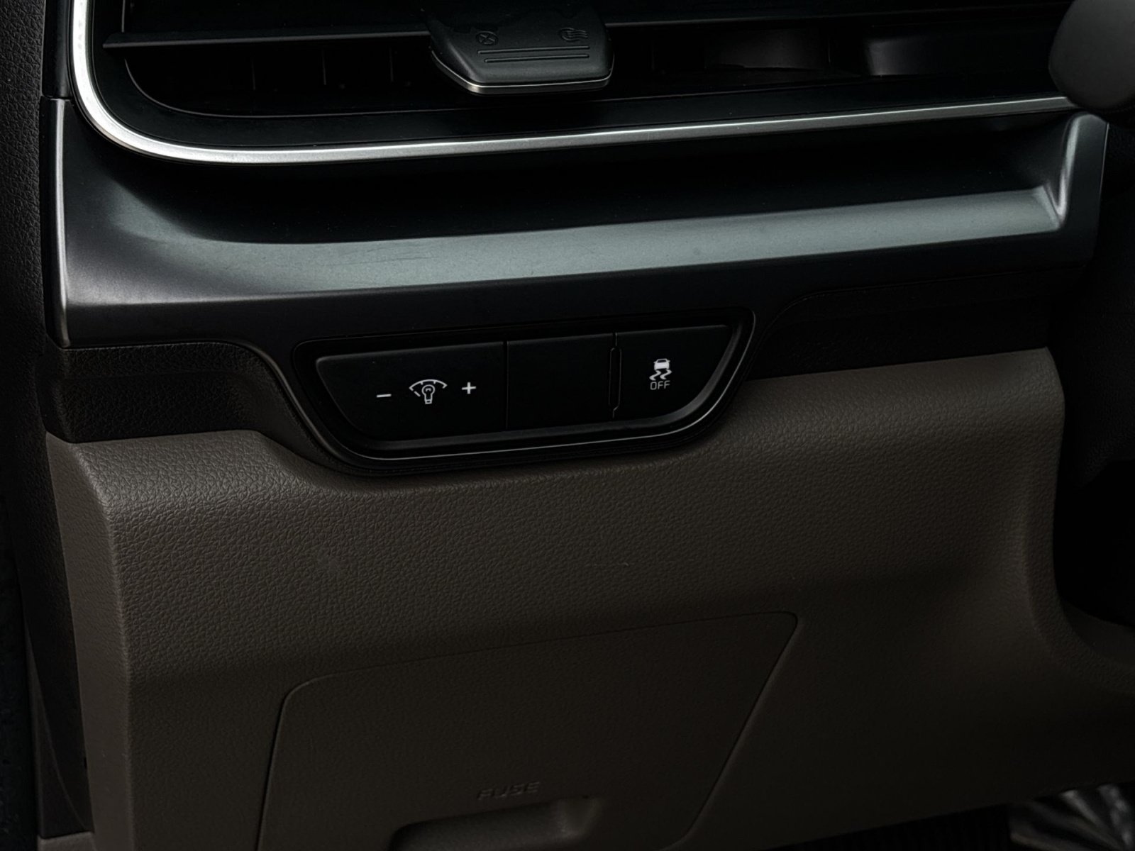 Used 2025 Kia Carnival FWD image 21
