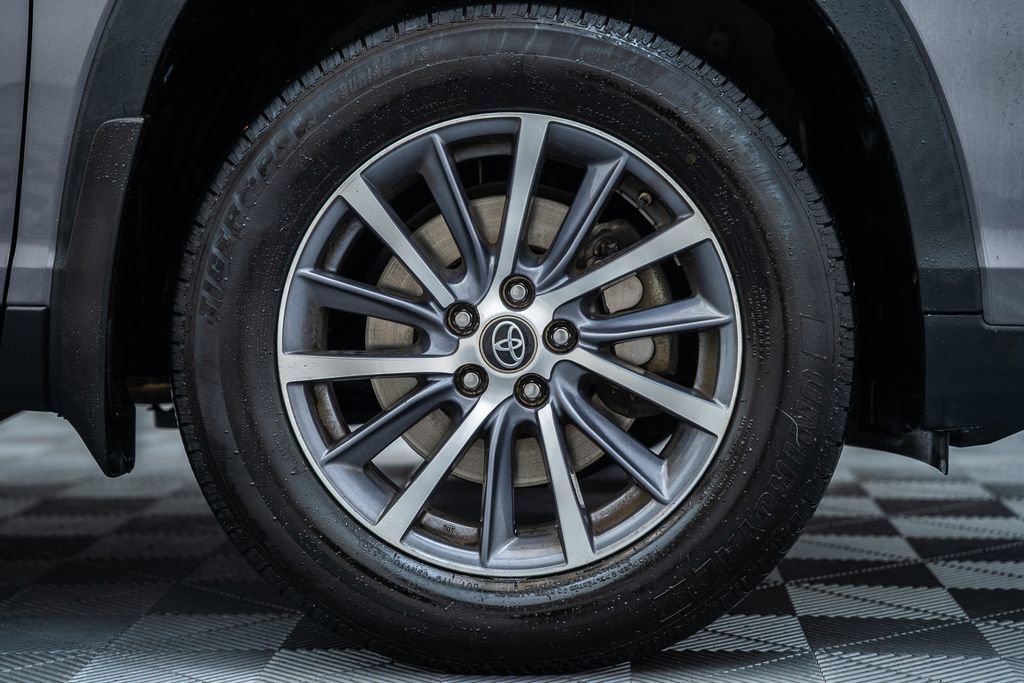 Used 2019 Toyota Highlander XLE AWD/4WD image 17