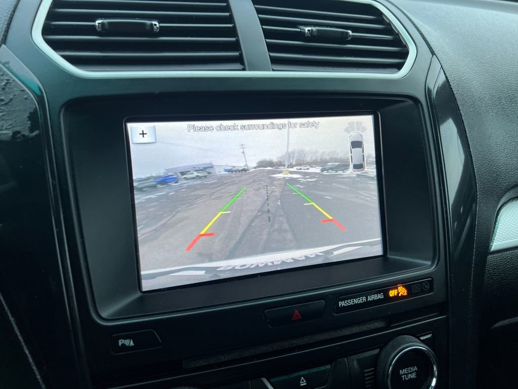 Used 2017 Ford Explorer XLT w/ Equipment Group 202A image 18