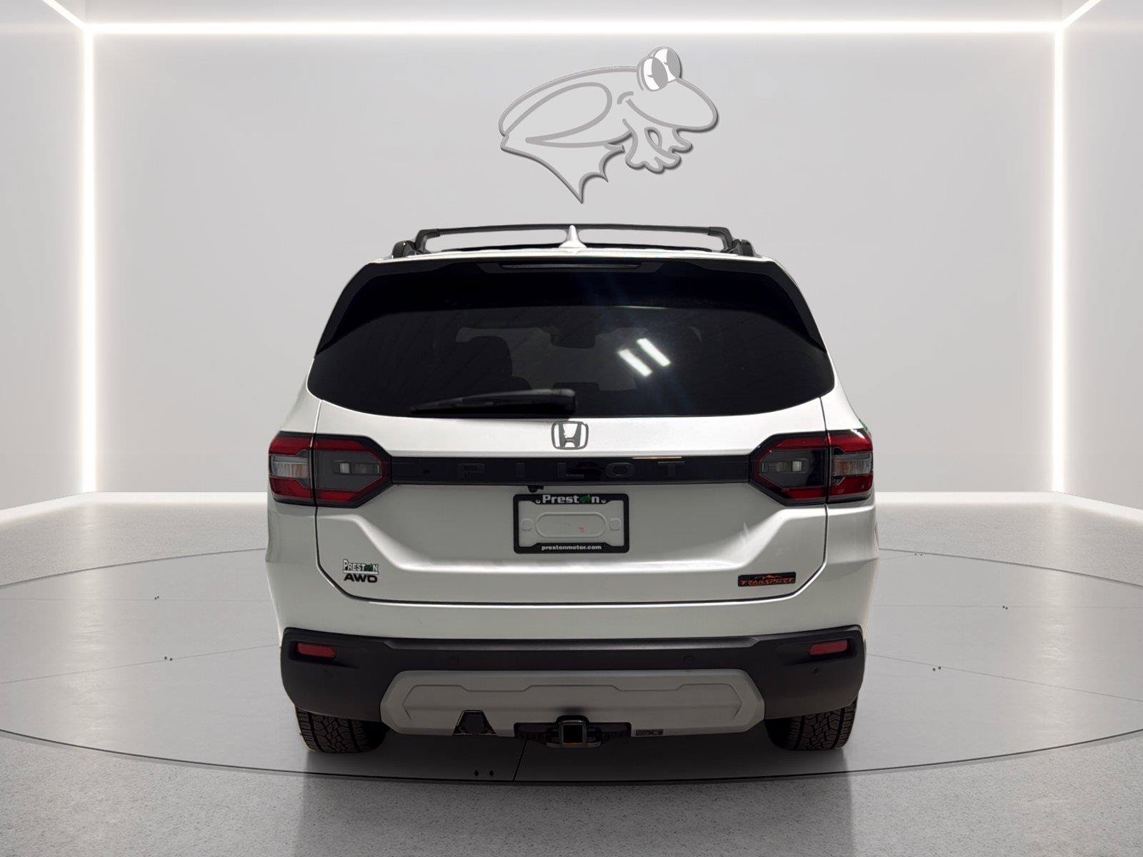 Used 2025 Honda Pilot TrailSport image 4