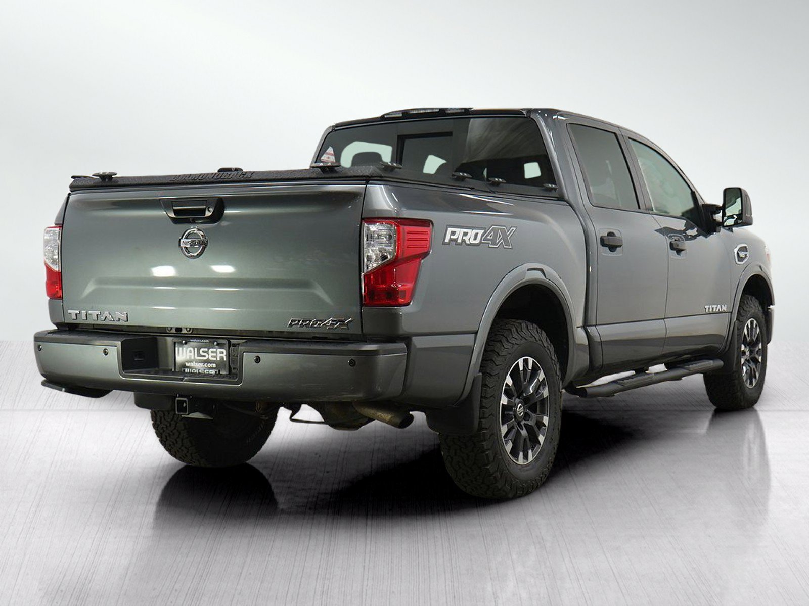 Used 2017 Nissan Titan PRO-4X w/ Pro-4x Convenience Package AWD/4WD image 5