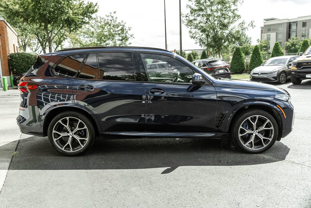 Used 2024 BMW X5 xDrive40i AWD/4WD image 3