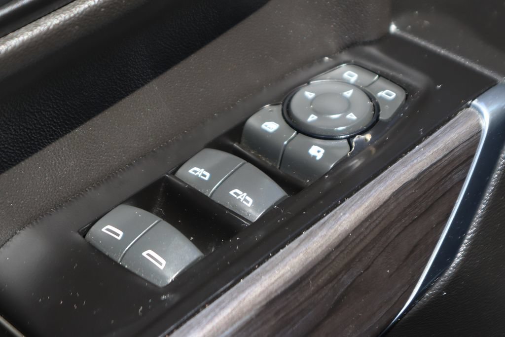 Used 2019 Chevrolet Silverado 1500 LTZ w/ LTZ Premium Package RWD image 18