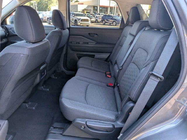 Used 2024 Nissan Pathfinder SV FWD image 16