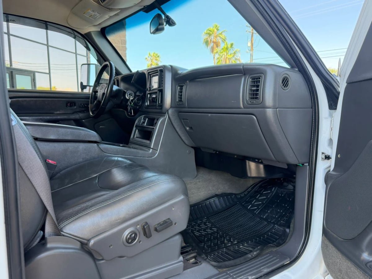 Used 2004 Chevrolet Silverado 2500 LT RWD image 46
