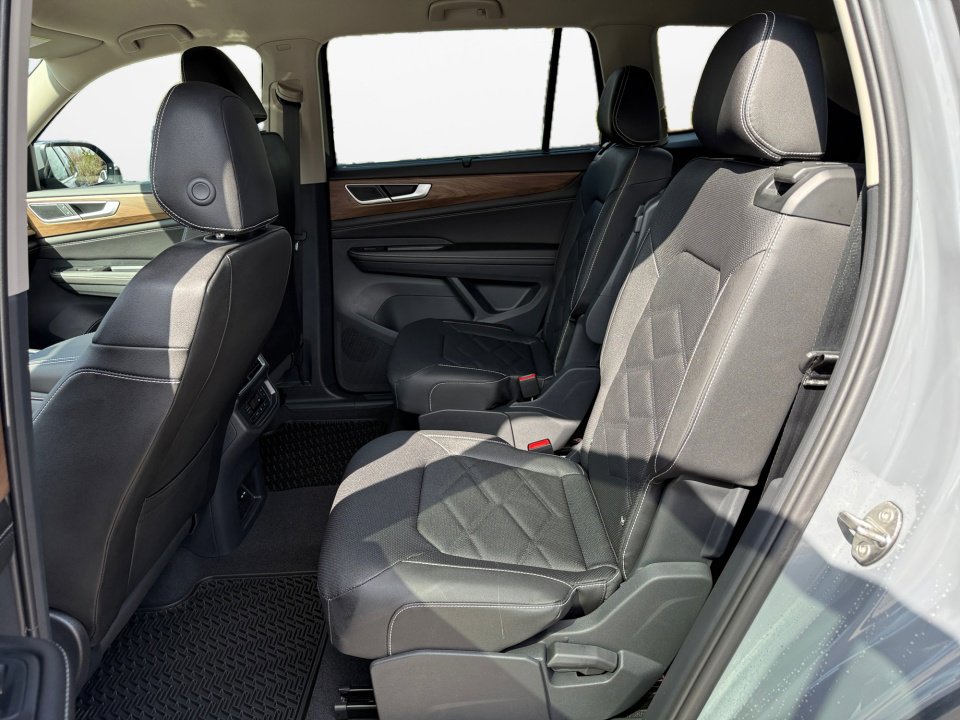 New 2026 Volkswagen Atlas SE image 13