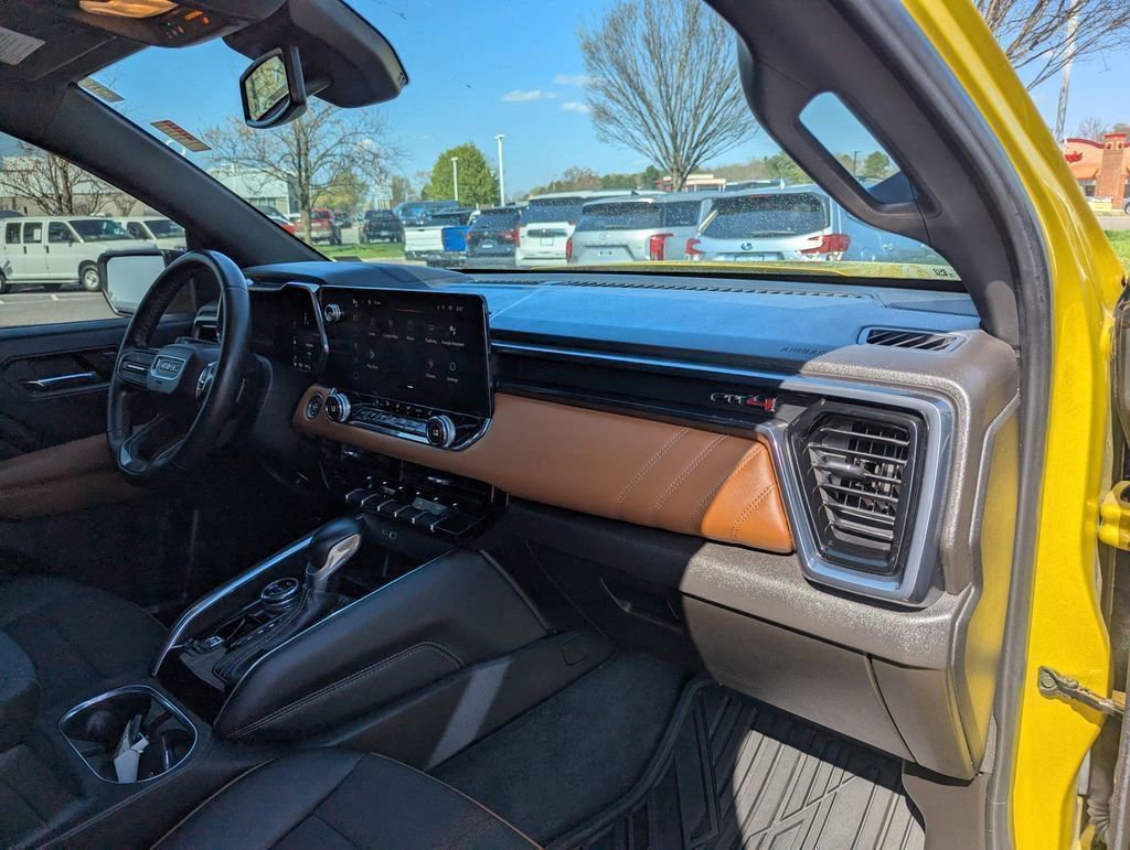 Used 2023 GMC Canyon AT4 image 18