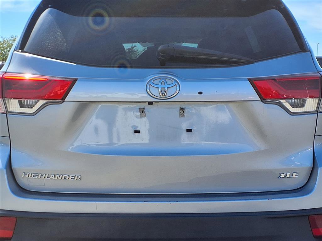 Used 2019 Toyota Highlander XLE image 25