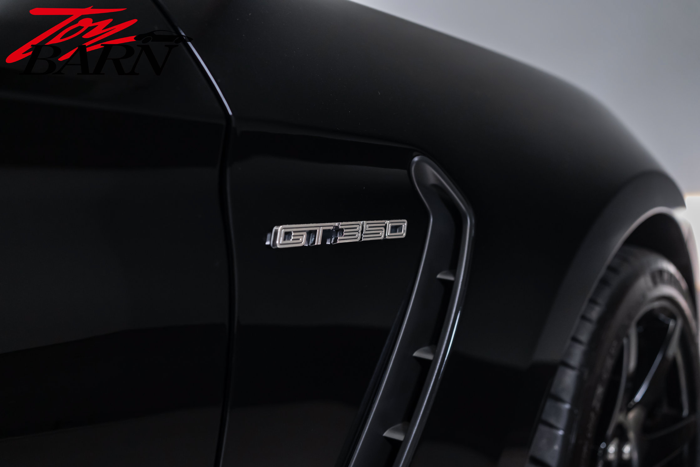 Used 2019 Ford Mustang Shelby GT350R w/ GT350R Equipment Group 920A RWD image 14
