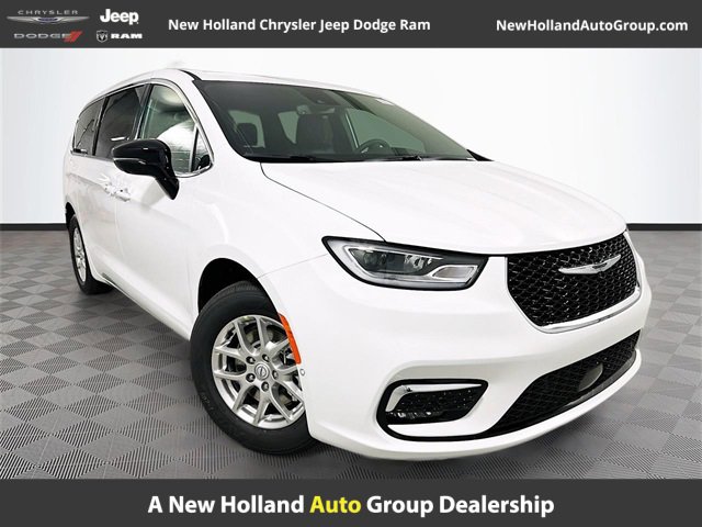 New 2025 Chrysler Pacifica Select