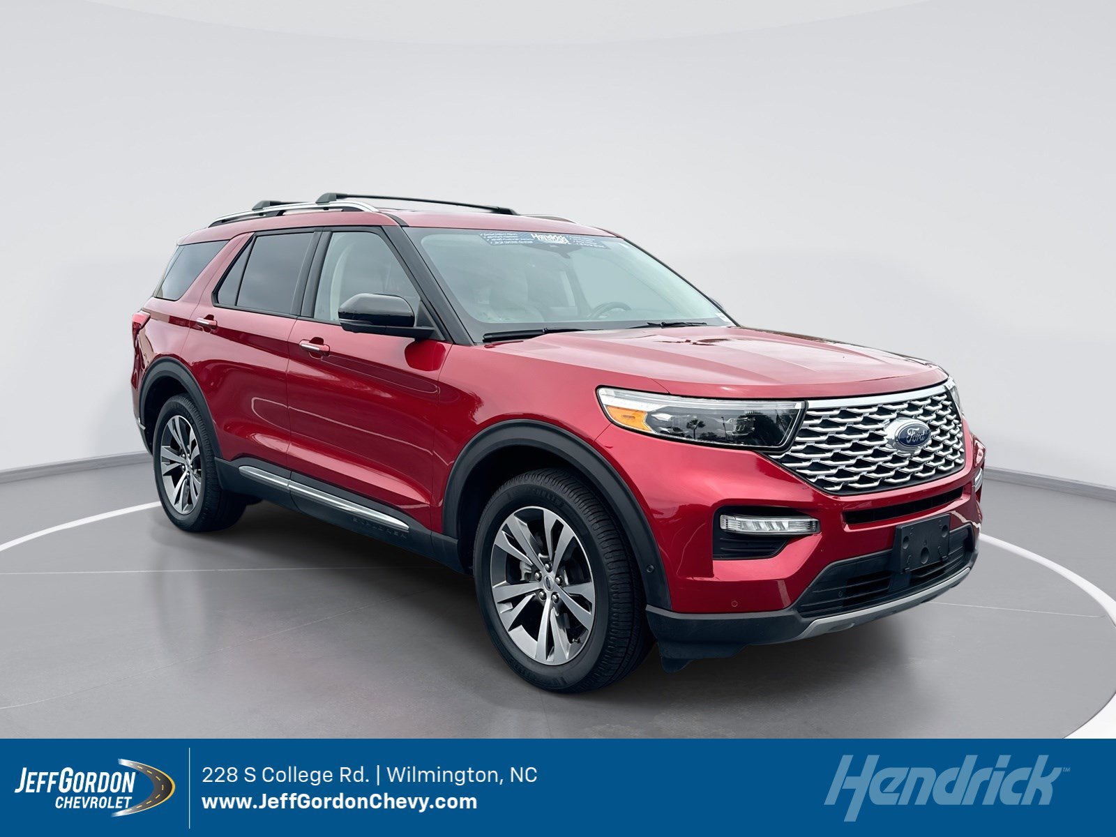 Used 2020 Ford Explorer Platinum w/ Premium Technology Package AWD/4WD image 1