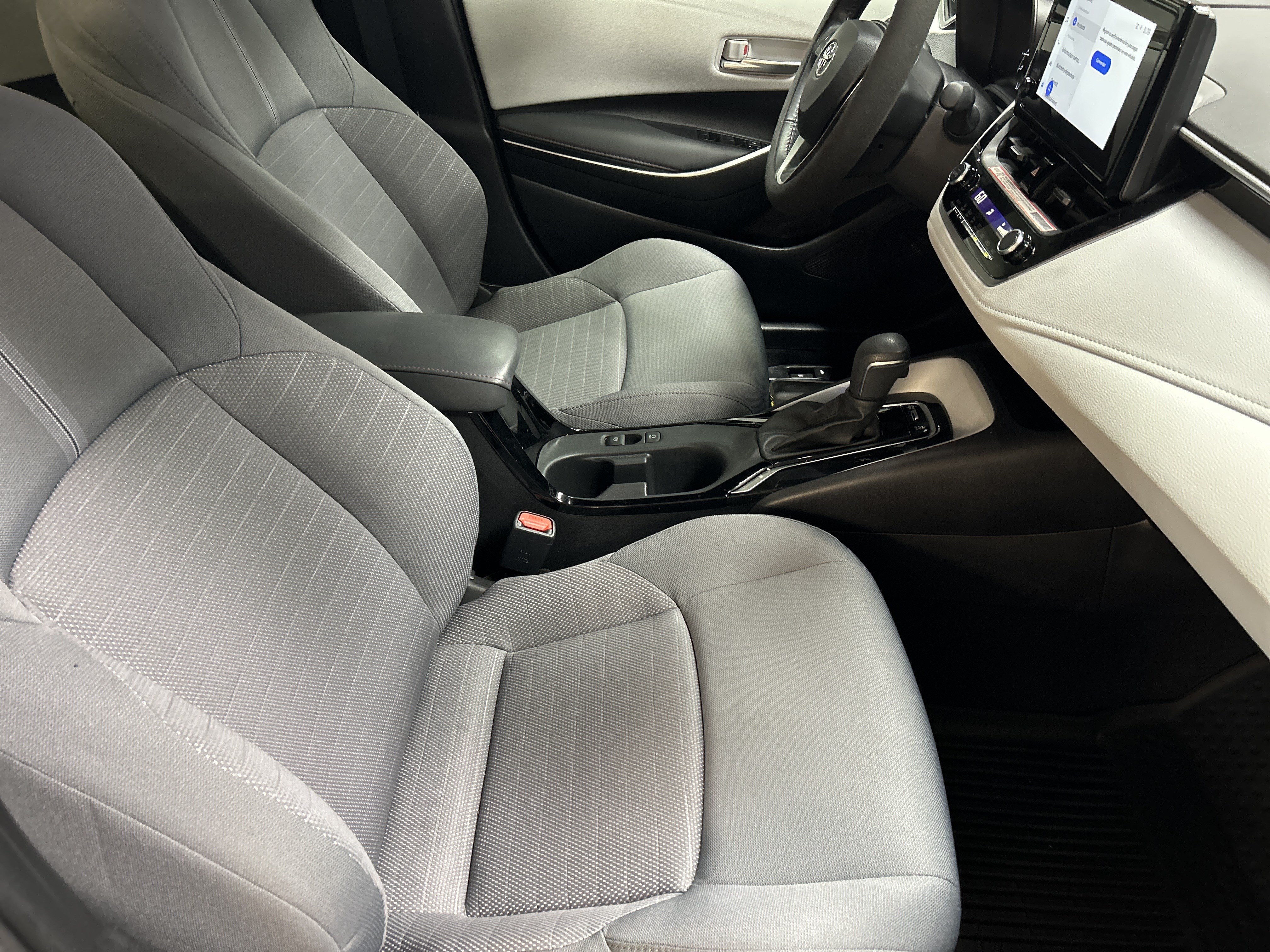 Used 2025 Toyota Corolla SE w/ Convenience Package FWD image 34