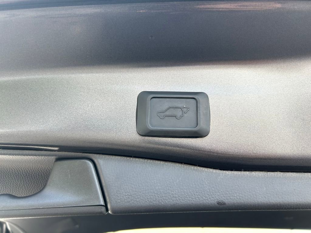 Used 2022 Toyota RAV4 XLE Premium image 28