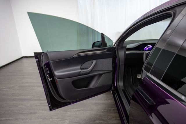 Used 2022 Tesla Model X Plaid image 16