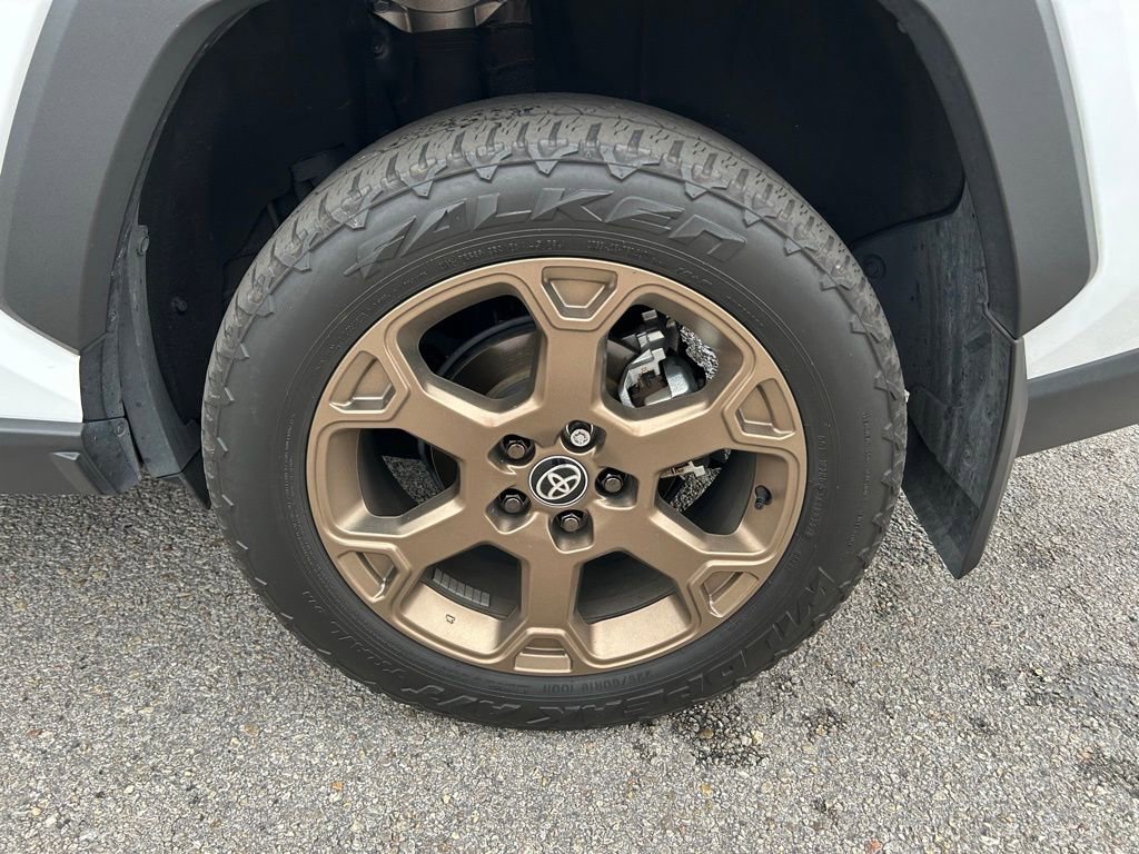 Used 2024 Toyota RAV4 AWD Hybrid image 9