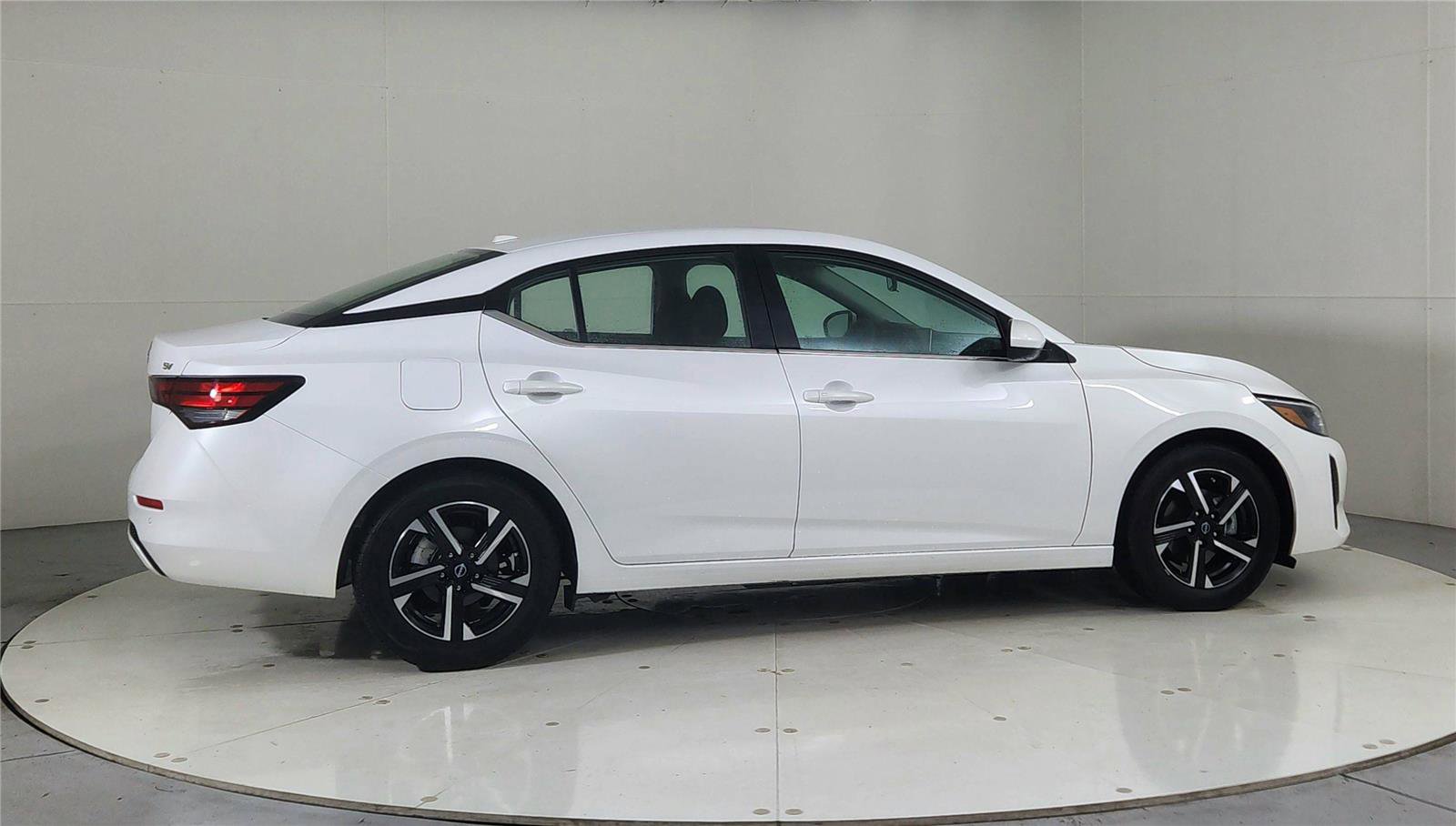 Used 2024 Nissan Sentra SV image 7