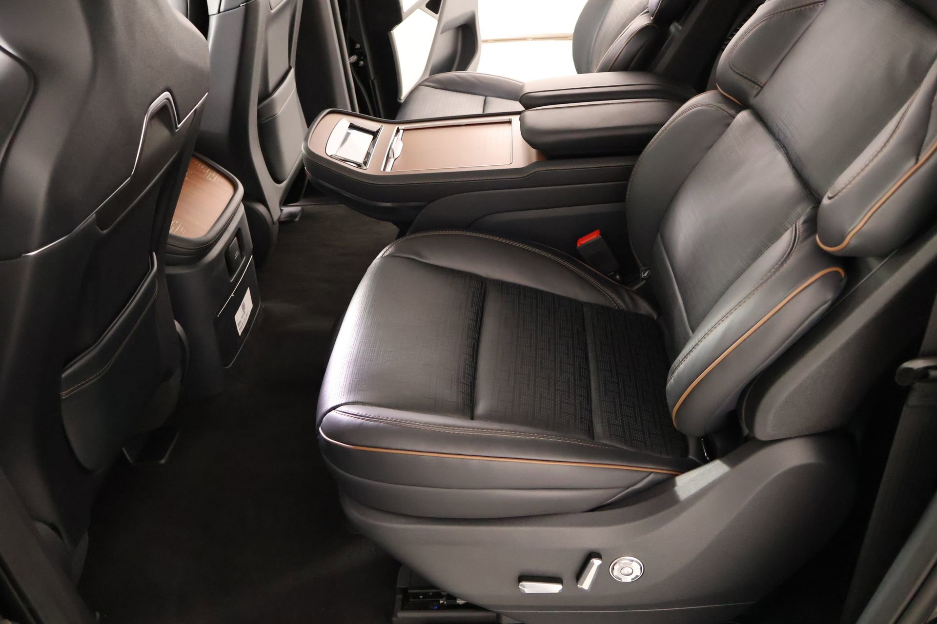 New 2026 Lincoln Navigator L Black Label AWD/4WD image 12