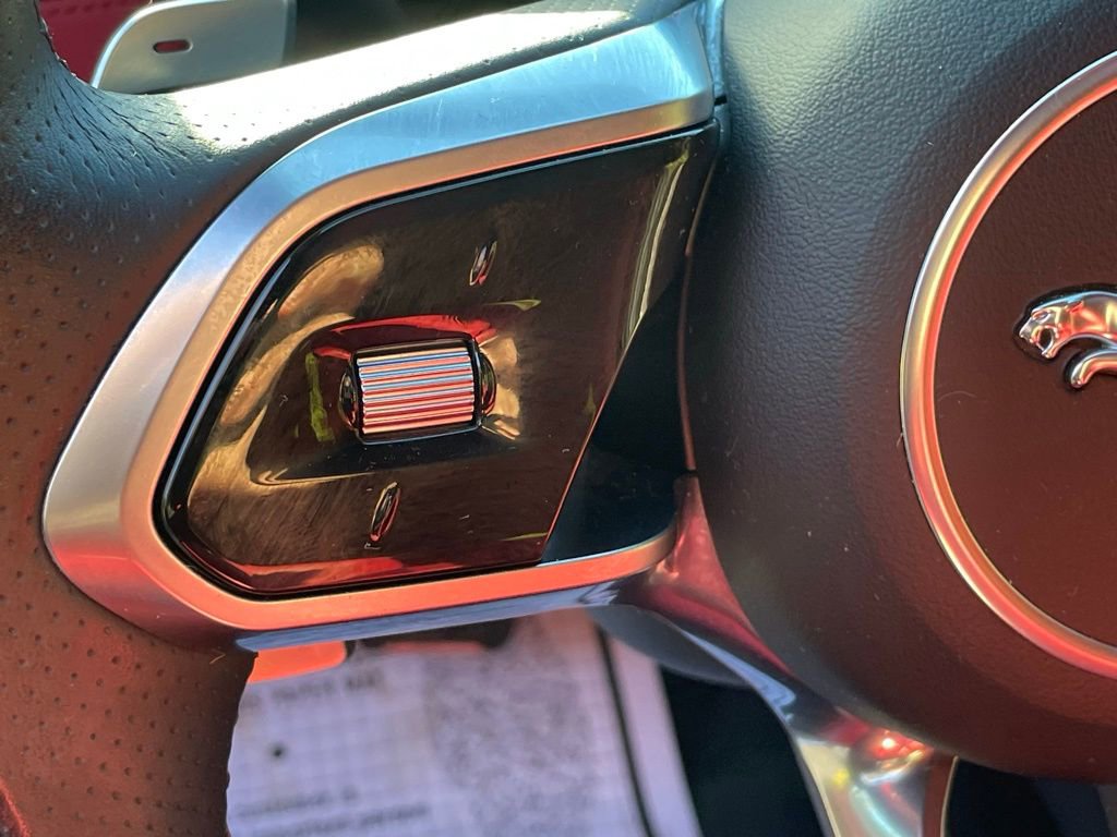 Used 2022 Jaguar XF R-Dynamic SE image 28