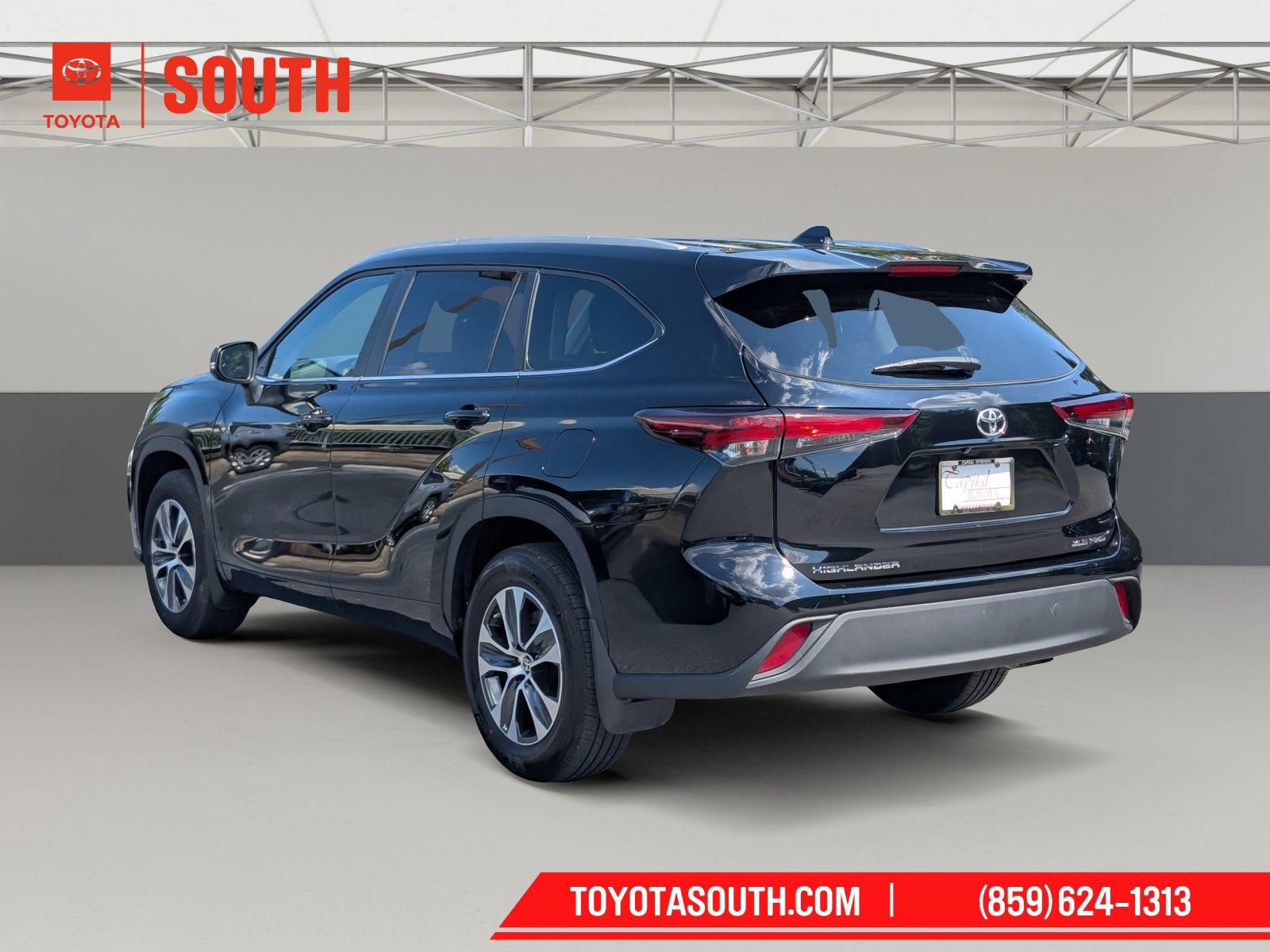 Used 2025 Toyota Highlander XLE AWD/4WD image 8