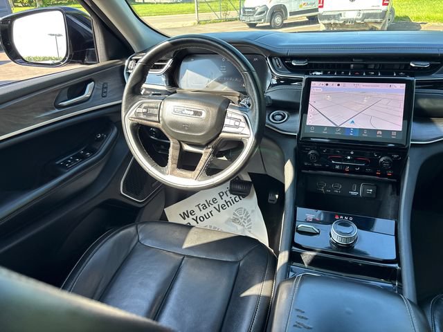Used 2022 Jeep Grand Cherokee Limited AWD/4WD image 11