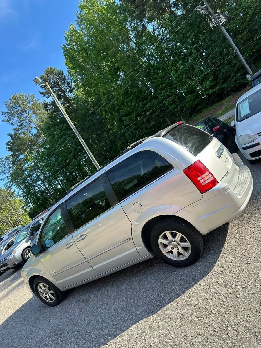Used 2008 Chrysler Town & Country Touring FWD image 6