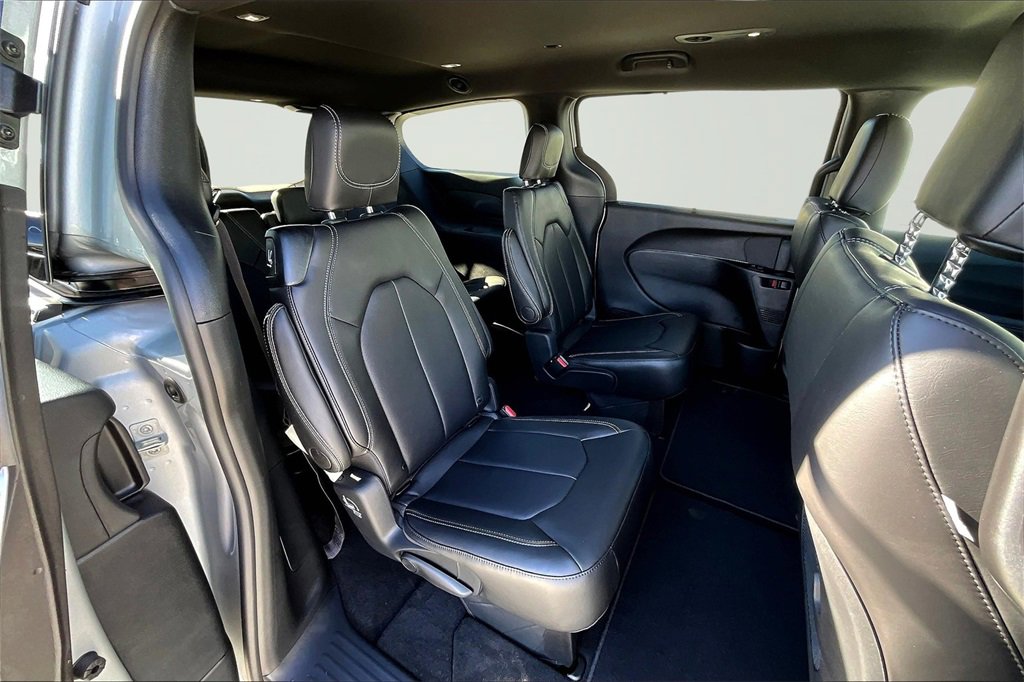 New 2026 Chrysler Pacifica Select image 9