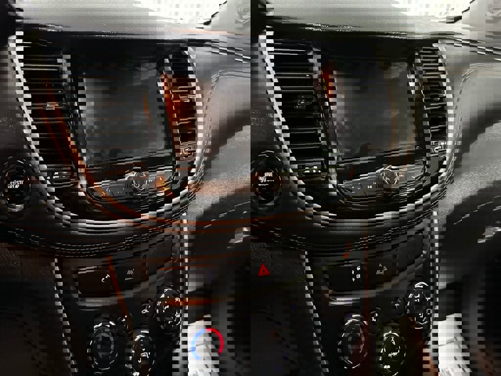 Used 2018 Chevrolet Trax LT w/ LT Convenience Package image 11