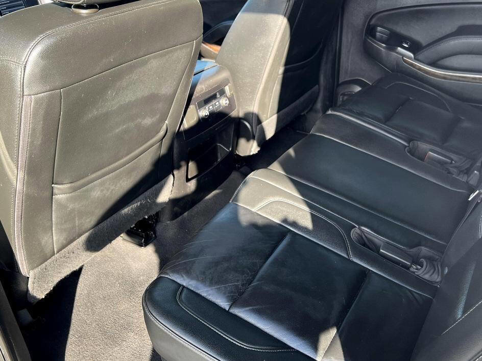Used 2020 Chevrolet Suburban LT image 14