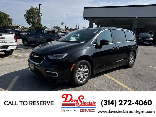 Used 2023 Chrysler Pacifica Touring-L FWD image 1