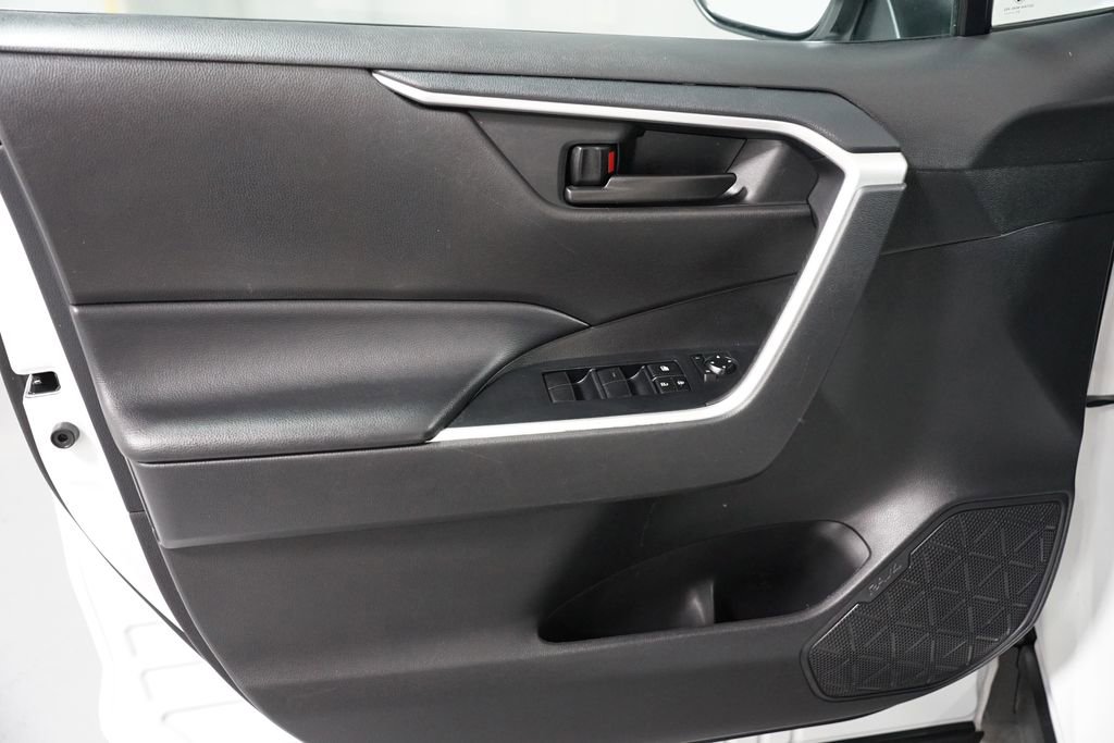 Certified 2022 Toyota RAV4 LE image 27