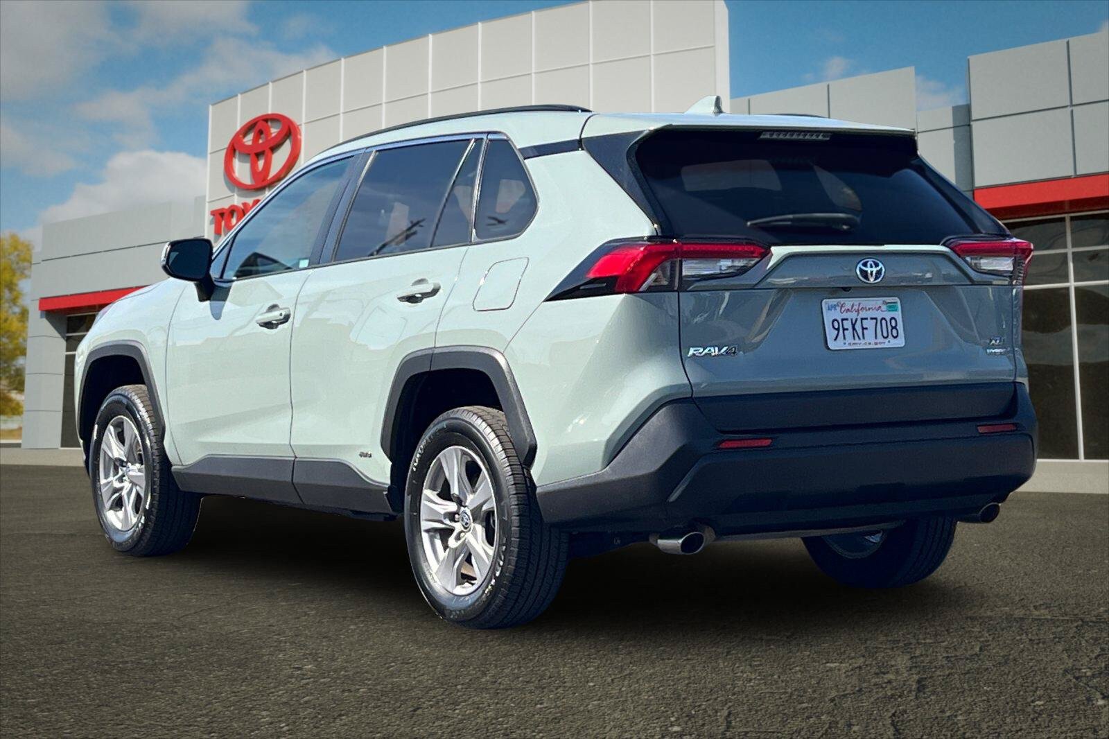 Certified 2023 Toyota RAV4 XLE AWD/4WD image 5