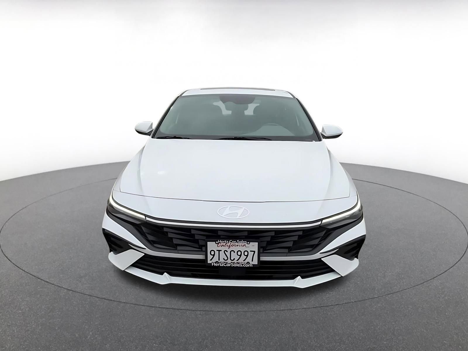 Used 2025 Hyundai Elantra SEL image 4