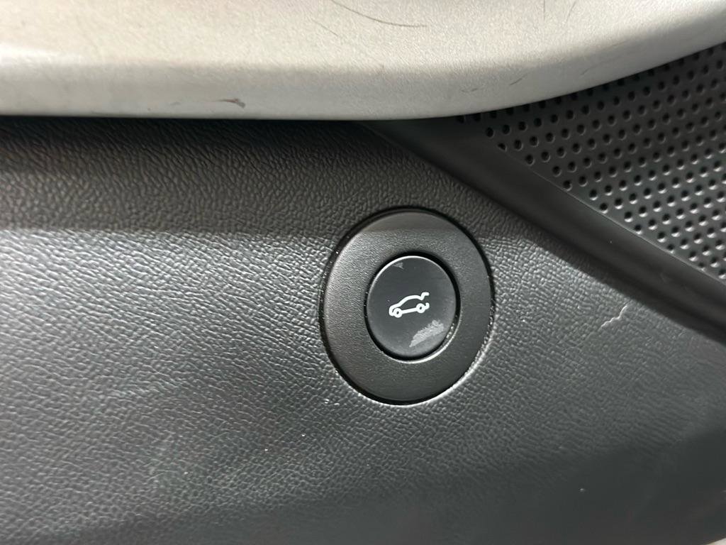 Used 2020 Chevrolet Camaro LS RWD image 32