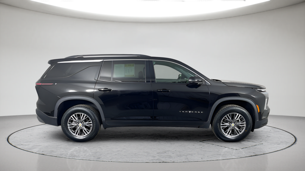 Used 2025 Chevrolet Traverse LT AWD/4WD image 2