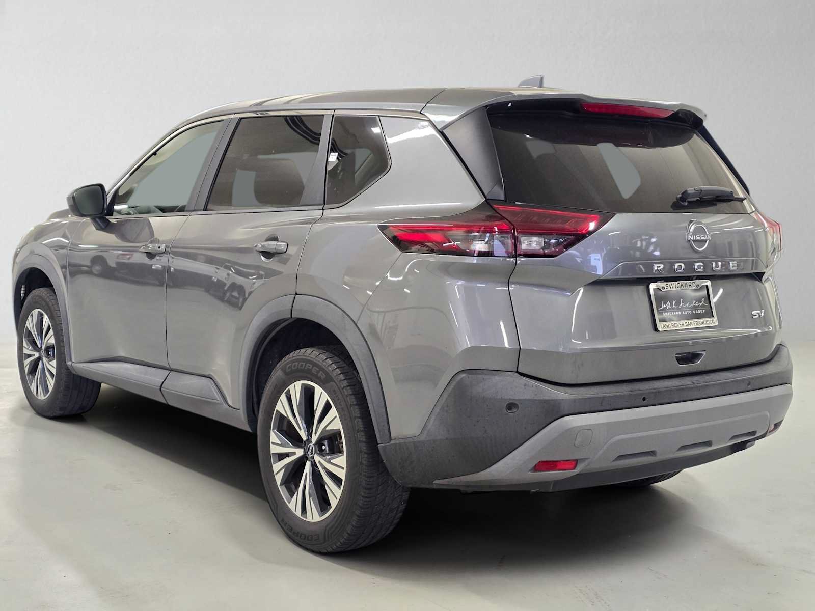 Used 2023 Nissan Rogue SV FWD image 3