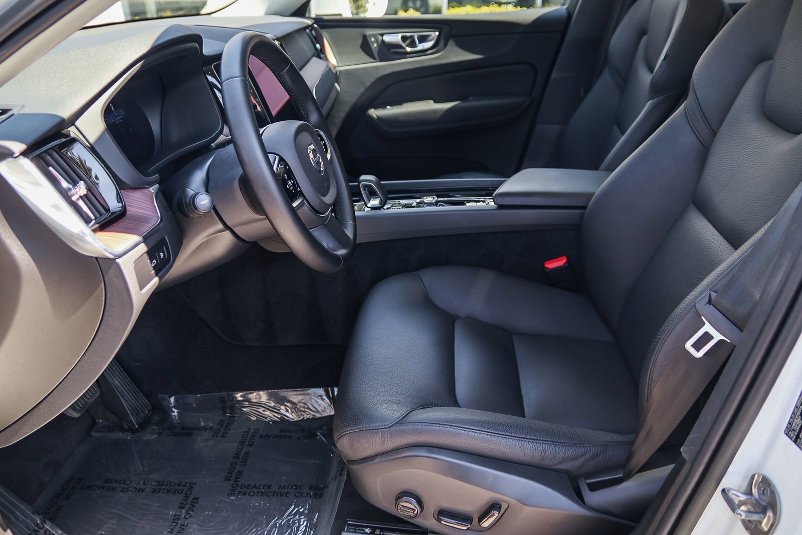 Used 2023 Volvo XC60 T8 Plus w/ Protection Package Premier image 21