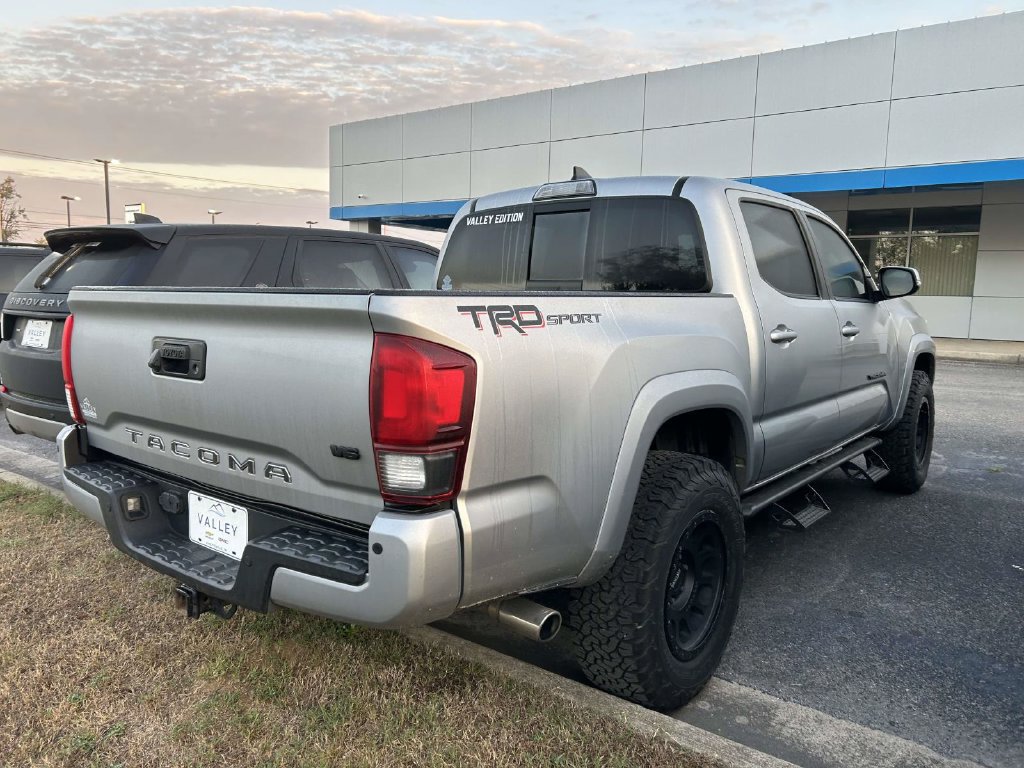 Used 2019 Toyota Tacoma TRD Sport w/ Technology Package RWD image 2